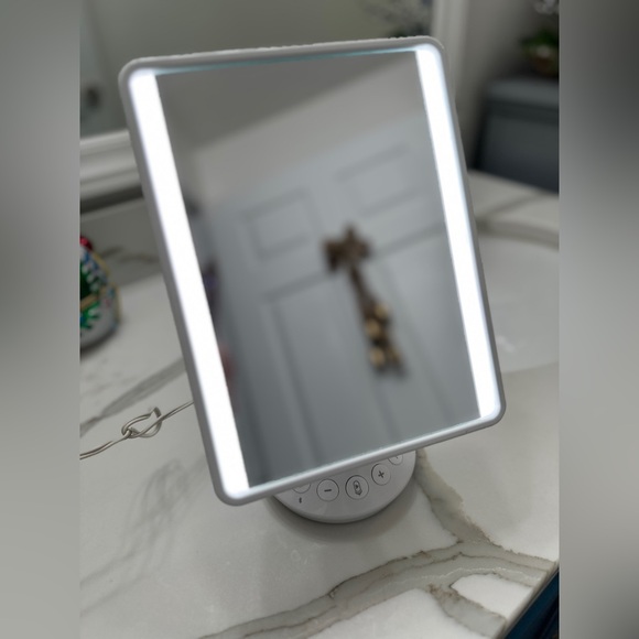 iHome White Lighted Makeup Mirror with Bluetooth - Picture 6 of 7